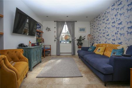 4 bedroom detached house to rent - Photo 2