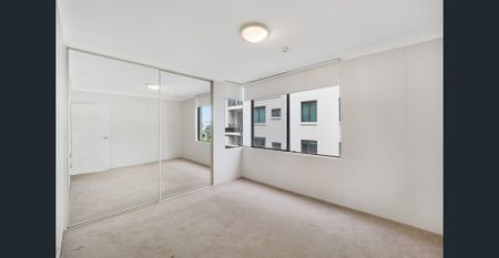 Spacious Three Bedroom Apartment - Photo 5