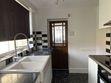 2 Bed End Terrace, Delamore Place, L4 - Photo 2