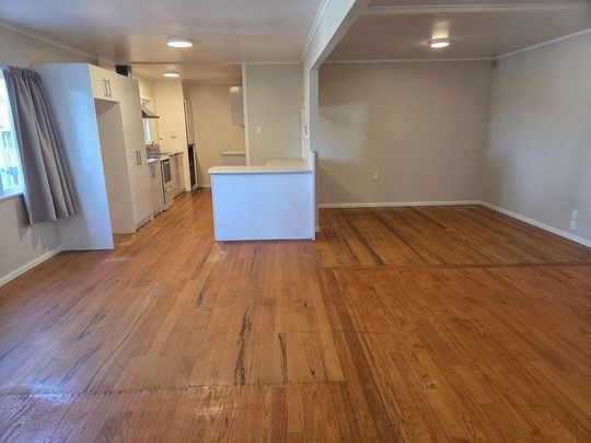 Charming 3BR Home - Photo 1