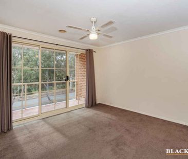 Three bedroom low maintenance townhouse - Photo 2