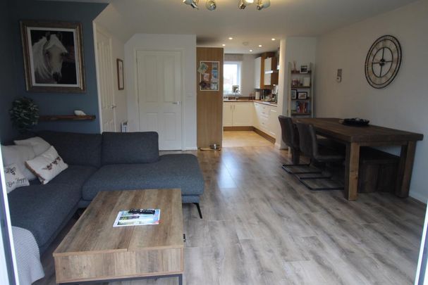 3 bedroom semi-detached house to rent - Photo 1