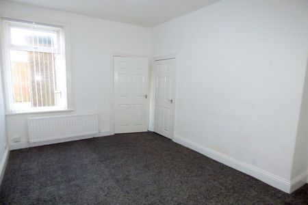 2 bed flat to rent in Collingwood Street, South Shields, NE33 - Photo 3