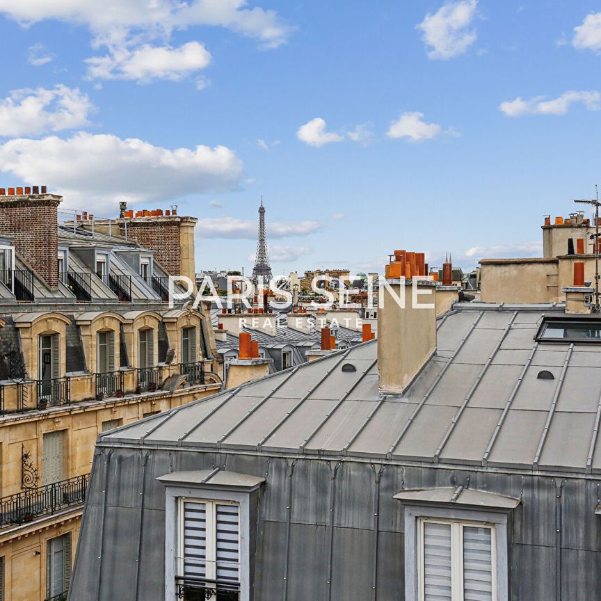 ** Saint-Germain-des-Prés ** Très grand studio lumineux avec vue dégagée ! - Photo 1