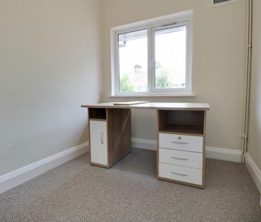 4 bedroom semi-detached house to rent - Photo 6