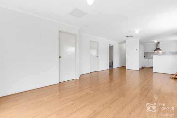 19 Beach Road, St Kilda - Photo 1