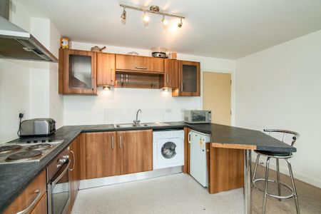 2 bedroom flat to rent - Photo 4