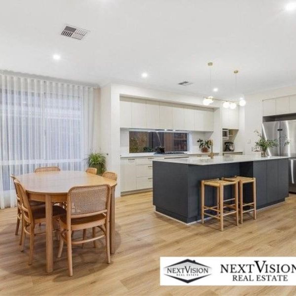 16 Topaz Way, Treeby - Photo 1