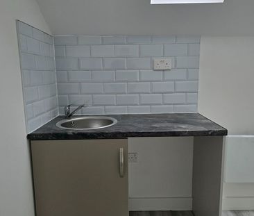Studio Flat, Hither Green Lane, SE13 - Photo 5