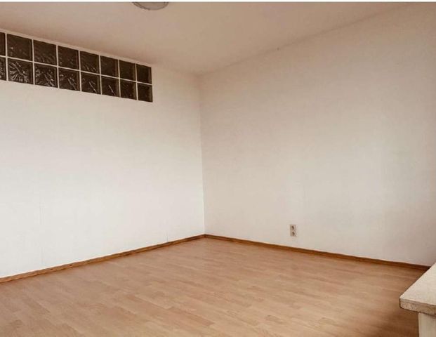 Frisch renovierte 2-Zimmer-Wohnung mit Balkon & Rheinturmblick - Foto 1
