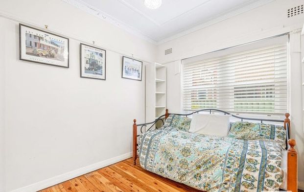 Charming Art Deco 2-Bedroom Unit in a Convenient Location - Photo 1