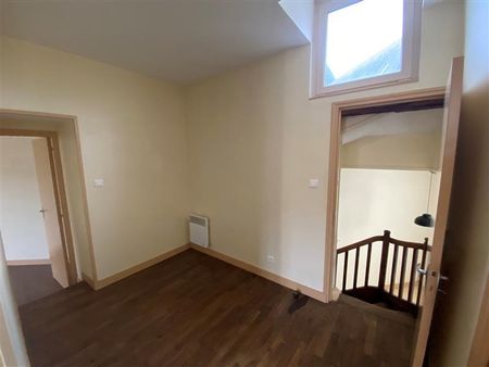 A LOUER ANGERS CENTRE VILLE - T3 situé 39 rue Toussaint ... - Photo 2