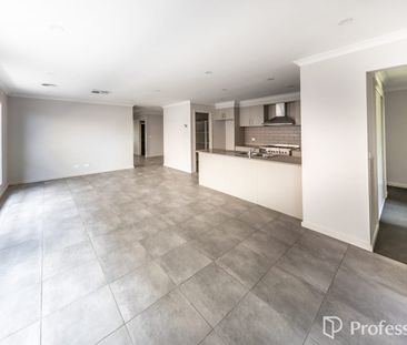 Beautiful Family Home - Photo 2