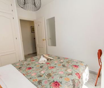 Calle Martínez de la Rosa, Málaga, Andalusia 29010 - Photo 6