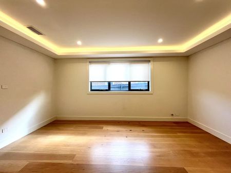 Exceptional Exquisite Picturesque North Facing Luxury Living in Gladesville - Photo 3