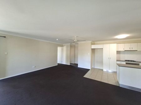 Spacious Family Home in Moore Park Beach - Photo 2