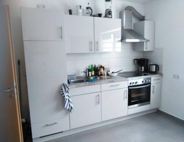 modernes möbliertes WG-Zimmer mit Balkon - Photo 1