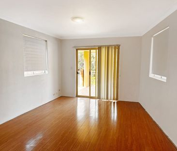 Charming, Comfortable And Convenient Two-Bedroom Unit Close to Kogarah - Photo 2