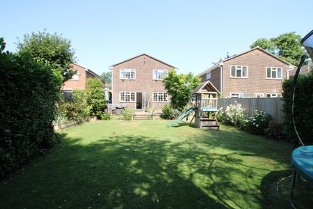 4 bedroom detached house to rent - Photo 2