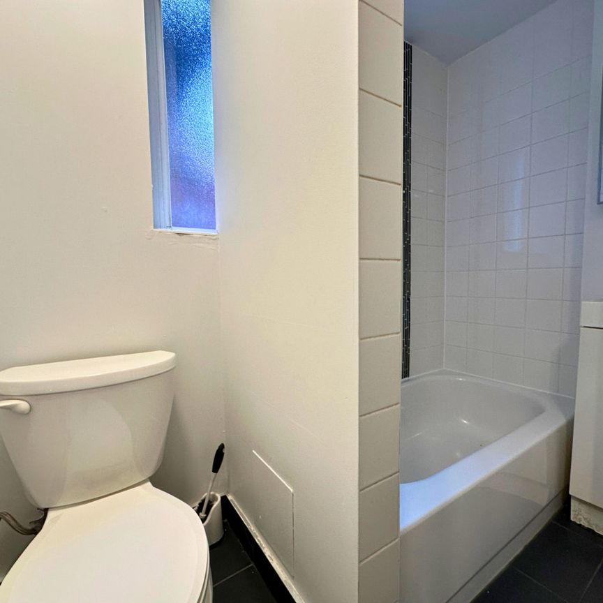 Appartement lumineux de 2 chambres au centre-ville de Montréal - Photo 1