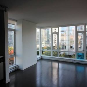 Beautiful 1 Bed, 1 Bath, Den, Balcony, Parking, In-Suite Laundry! - Photo 2