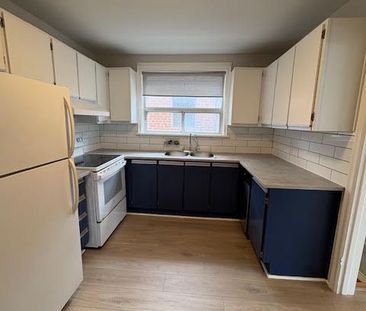 For Lease - 576 Davenport Road Unit# 2nd Floor, Toronto, Ontario - Photo 2