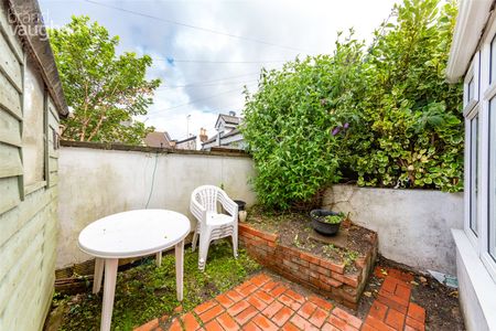 5 bedroom terraced house to rent - Photo 2