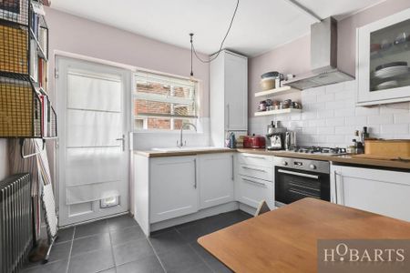 2 bedroom maisonette to rent - Photo 5