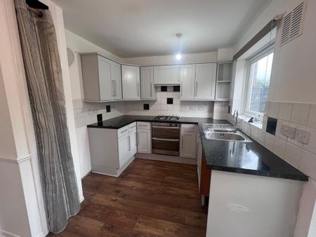 2 bedroom terraced house to rent - Photo 4