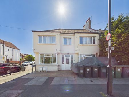 Marvels Lane, London, SE12 - Photo 2