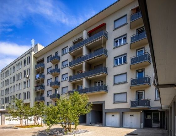 Urban life in the popular Gundeldinger neighborhood - Photo 1