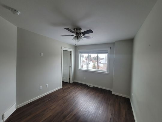 Adorable 2 Bedroom + Den, 2.5 Bathroom in Lacombe - Pet-Friendly! - Photo 1