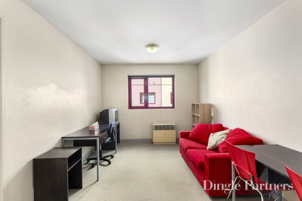 CENTRAL LEAFY CARLTON LOCATION! - Photo 1