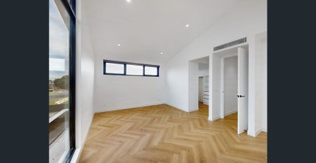 Refined Style - Photo 3