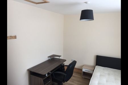 5 Bed Semi-Detached House, Freeburn Causeway, CV4 - Photo 2