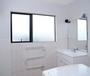 Property Management97b Athena Dr, Totara Vale - House for Rent - Photo 5