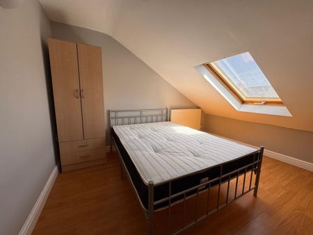 3 bedroom flat to rent - Photo 4