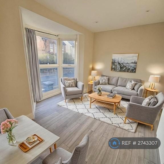 1 bedroom in a house share to rent - Photo 2