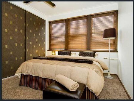 New York, New York - Stylish 2-Bedroom Apartment in the Heart of Geelong - Photo 2