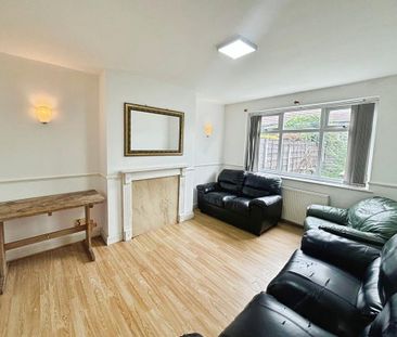 4 bedroom semi-detached house to rent - Photo 3