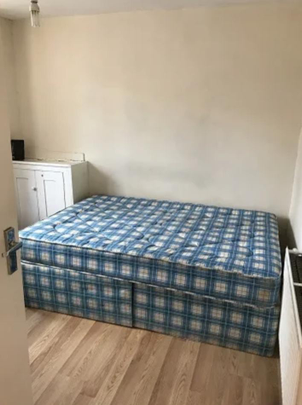 4 bedroom terraced house to rent - Photo 1