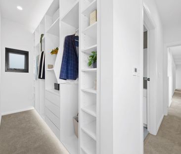 Luxury Coastal Living Meets Designer Perfection in the Heart of Bondi - Photo 6