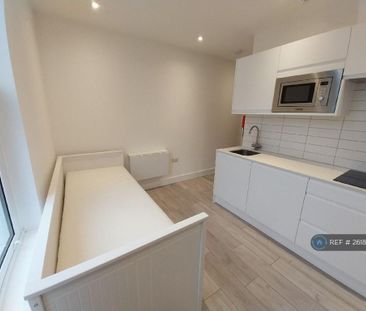 Studio to rent - Photo 1