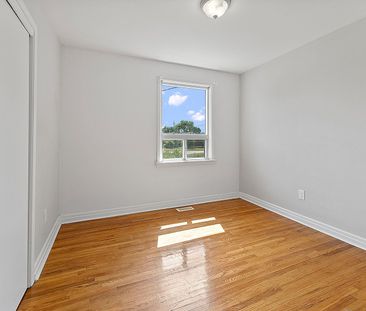 For Lease - 379 Tamarack Circle Unit# MAIN, Oakville, Ontario - Photo 3