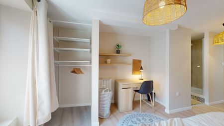 SAINTE CLAIRE S Roommate 3 Bedrooms at Clermont Ferrand - Photo 2
