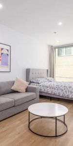 Loft Spacieux au Centre-Ville – Entièrement Équipé et Moderne - Photo 4