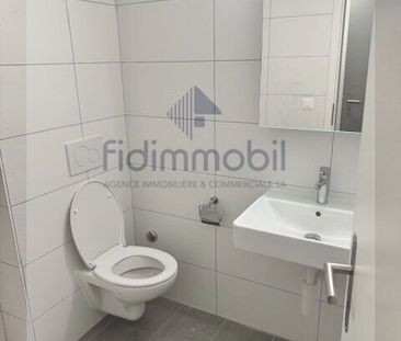 Splendid studio for rent in the city center of Neuchâtel - Photo 2