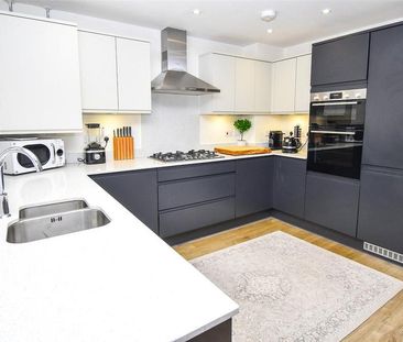 3 bedroom semi-detached house to rent - Photo 6