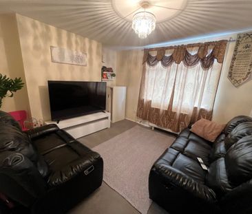 2 Bedroom Flat / Apartment - Canute Road, Southampton - Photo 4