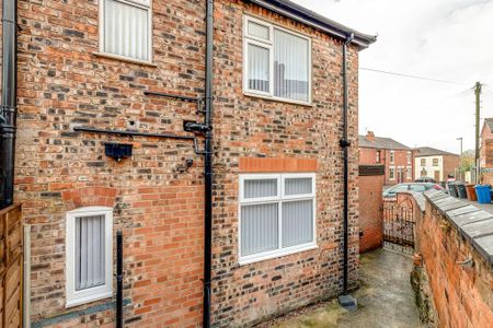 3 bedroom end of terrace house to rent - Photo 2